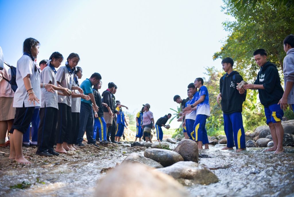 Safe nature project collaborate with agencies and the communities of Mae Pan-Sangkeang villages “create Living Stream .. Pan River, the river of life” project